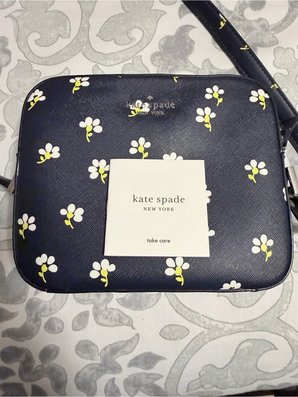 kate spade Newbury Lane Daisy crossbody with white and yellow blooms - Picture 1 of 16